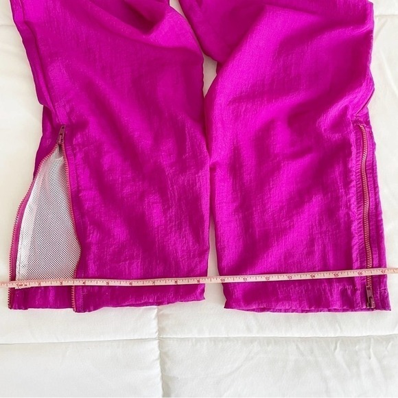 VINTAGE Fila Fuchsia Italian Windbreaker Pants Women’s Size 6 - Picture 11 of 13